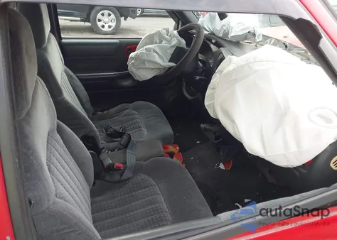 2000 Chevrolet S-10 Ls z USA, uszkodzony, nr VIN 1GCCS14W2Y8235153